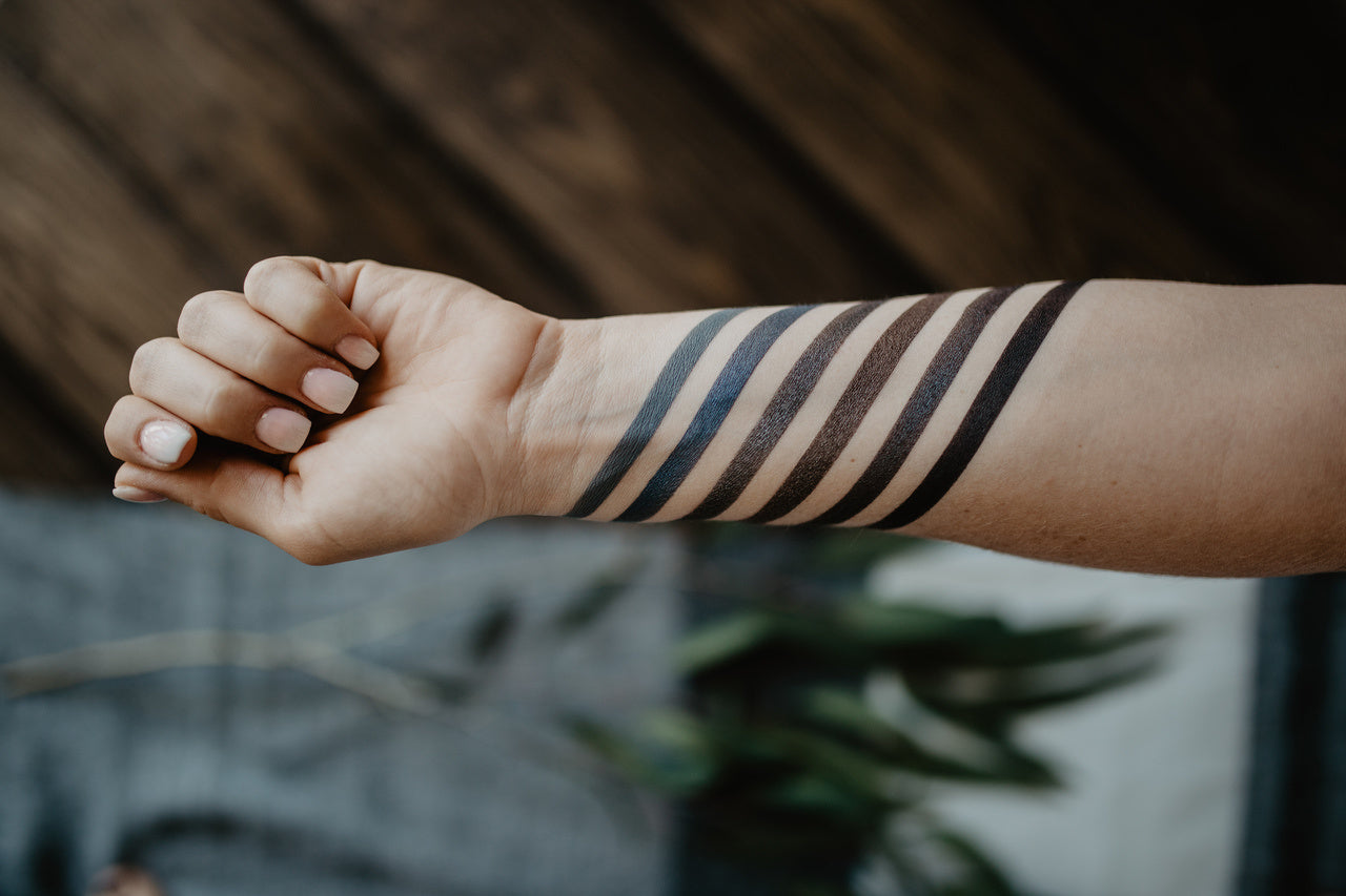 Loose Eye Shadow - Black Tie Luminous